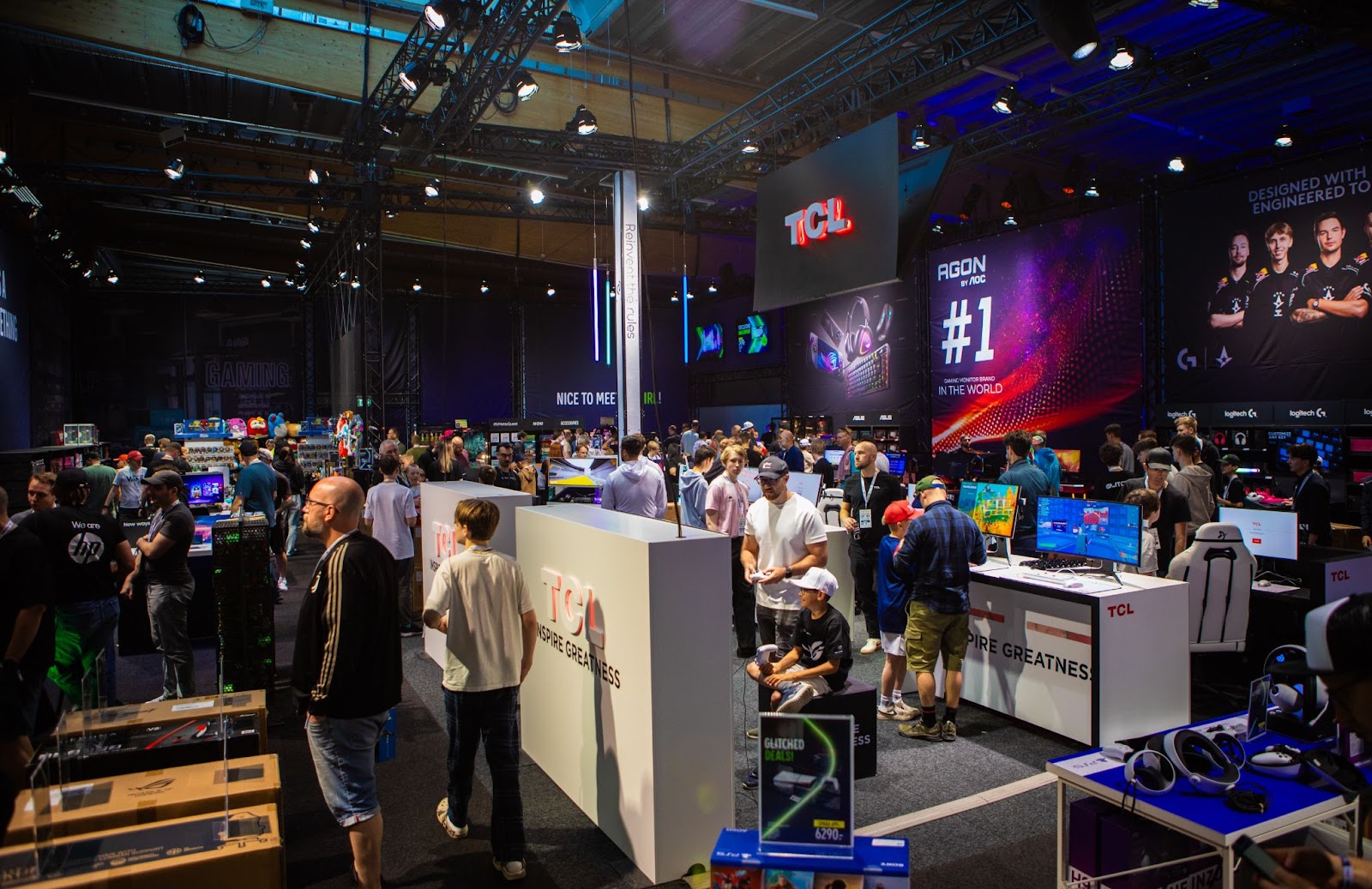 Elgiganten festivalbutik på Glitched 2025